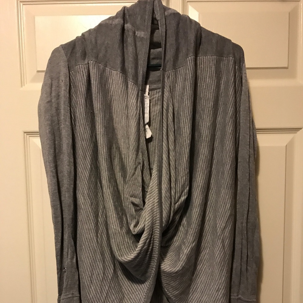 Iconic Sweater Wrap - Picture 3 of 9